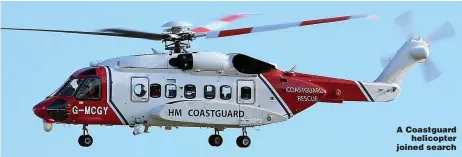  ?? Pictures: STEVE FINN, LNP ?? A Coastguard
helicopter joined search