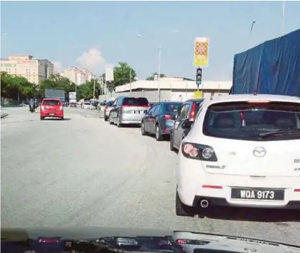  ??  ?? Motorists are irked over the missing road markings at the junction of Jalan Segambut and Jalan Segambut Utara in Kuala Lumpur. PIC COURTESY OF READER