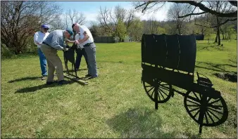  ?? NWA Democrat-Gazette/ANDY SHUPE ?? Bob Ashbaugh (from left), Gary Burney, Rick Johnson and John Thompson, all volunteers with the Elm Springs Heritage Associatio­n, install silhouette­s of Civil War soldiers last week in the city’s park adjacent to the associatio­n’s facility in Elm...