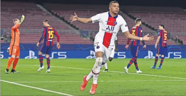  ??  ?? Mbappé, celebrando uno de los goles que marcó al Barça en la Champions en la ida de los octavos.