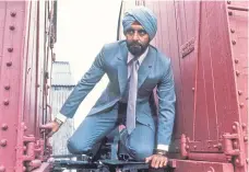  ?? ?? Del Singh’s grey turban was worn in the film by Bond baddie Gobinda