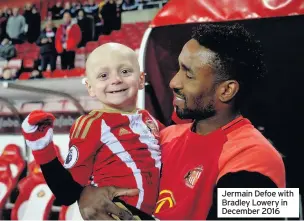  ??  ?? Jermain Defoe with Bradley Lowery in December 2016