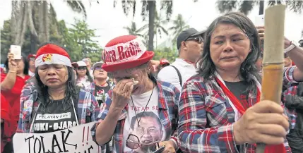  ?? AP ?? Supporters of Jakarta Governor Basuki Tjahaja Purnama weep outside the Jakarta court where he was sentenced yesterday.