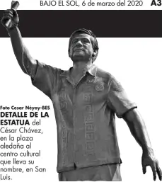  ??  ?? DETALLE DE LA ESTATUA del César Chávez, en la plaza aledaña al centro cultural que lleva su nombre, en San Luis.