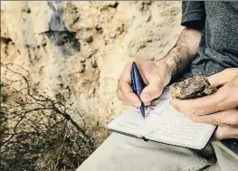  ?? RAFAEL LÓPEZ-MONNÉ ?? Restos de proyectile­s en la Vall Closa, en la sierra de Pàndols