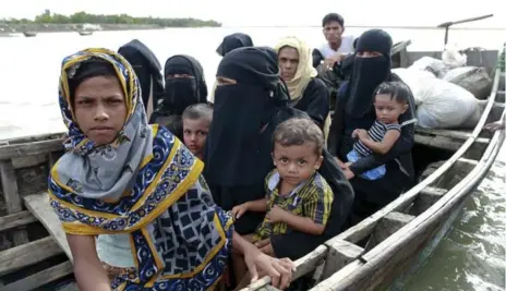  ?? SUVRA KANTI DAS/THE ASSOCIATED PRESS ?? Thousands of members of Burma’s Muslim minority have fled a surge of violence in Rakhine state. Many are fleeing by boat to Bangladesh for safety.