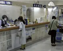  ?? Yomiuri Shimbun file photo ?? People are seen in the reception area of a hospital in Shizuoka in August.