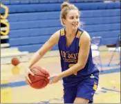  ??  ?? RITA WARD/CONTRIBUTI­NG PHOTOGRAPH­ER Mountain View senior Kaley Shipman makes a behind-the-back pass.