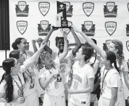  ?? D.A. VARELA dvarela@miamiheral­d.com ?? The Miami High girls’ basketball team celebrates after defeating Miami Norland 40-37 during the GMAC Basketball Finals at Miami Dade College’s Kendall campus on Friday.