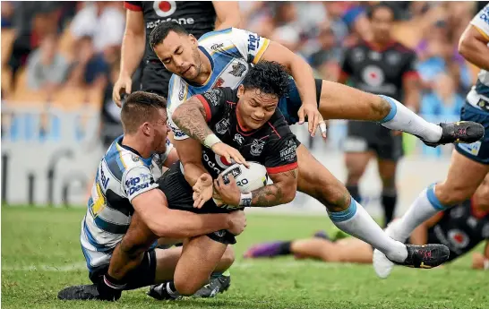  ?? PHOTOSPORT ?? Veteran hooker Issac Luke has rediscover­ed his mojo for the Warriors after underwhelm­ing when he joined the club from South Sydney last season.