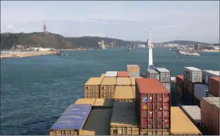  ?? Picture: BRIAN INGPEN ?? EASY GOING: Durban Harbour entrance as seen from a relatively small container ship, inward in fair weather.