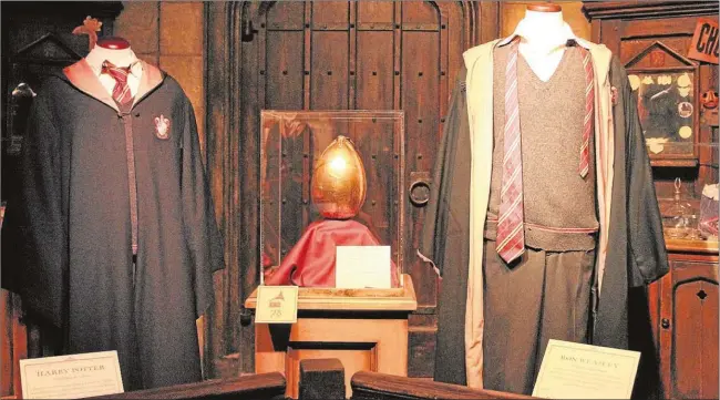  ?? Maica Rivera ?? Apartado dedicado al dormitorio de chicos de la casa Gryffindor, en la exposición itinerante sobre Harry Potter que se puede visitar en Madrid hasta abril