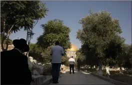  ?? MAYA ALLERUZZO — THE ASSOCIATED PRESS ?? Jews face Temple Mount, known to Muslims as the Noble Sanctuary, in the Old City of Jerusalem on Monday.