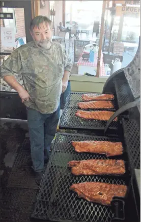  ?? Jeremy Stewart ?? Mark Adams, owner and pitmaster at Smoking Grizzly BBQ in Cedartown, is bringing the smell of smoked ribs, pork and chicken to downtown and Main Street with his restaurant.