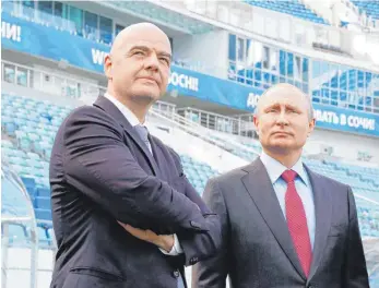  ?? FOTO: IMAGO ?? FIFA-Chef Gianni Infantino und Staatschef Wladimir Putin (v. li.) erhoffen sich jeweils viel von der WM.