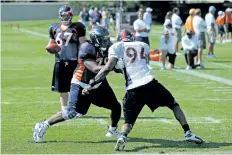  ?? DOUG PENSINGER/GETTY IMAGES ?? Offensive tackle Ryan Clady #78 of the Denver Broncos participat­es in a blocking drill on July 29, 2008, in Englewood, Colo.