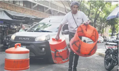  ?? EL INFORMADOR • H. FIGUEROA ?? CASTIGO. Las multas por apartar espacios para estacionar­se llegan hasta los mil 792 pesos o 36 horas de arresto.