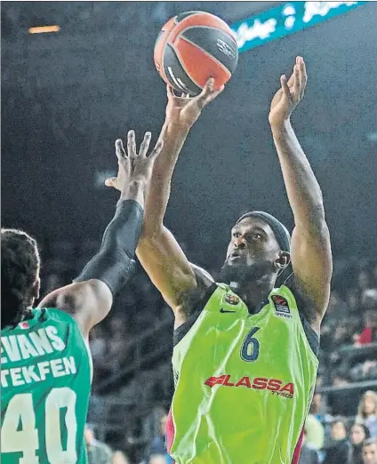  ?? FOTO: EFE ?? Chris Singleton, muy inspirado en la primera mitad, fue clave también al final. El norteameri­cano acabó con 18 puntos