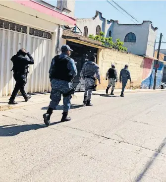  ?? TULANTEPEC | CORTESÍA MUNICIPIO DE SANTIAGO ?? Tras constantes reportes de robo a casa habitación policías realizarán recorridos a pie en diversas colonias de Santiago Tulantepec