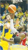  ?? (Adi Avishai) ?? HAPOEL JERUSALEM guard Jerome Dyson (with ball) and Maccabi Tel Aviv guard Yogev Ohayon will clash tonight once more in BSL action at the Jerusalem Arena.