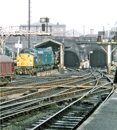  ?? GORDON EDGAR. ?? On February 2 1971, London Transport batteryele­ctric locomotive L22 takes a rake of 1938 Northern Line Tube stock over the link to the East Coast Main Line at King’s Cross, bound for LT’s depot at Drayton Park and the Northern Line’s isolated route to Moorgate. It is passing British Rail’s locomotive fuelling point, including ‘Deltic’ 9012 Crepello and Class 40 282.