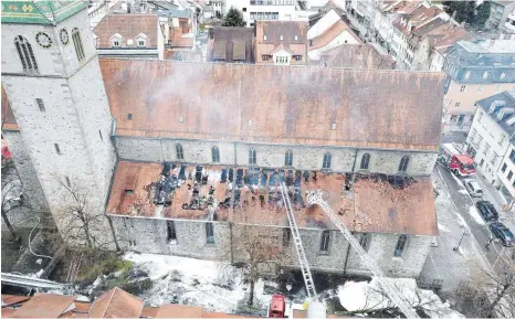  ?? FOTO: FEUERWEHR WANGEN ?? Die Ravensburg­er Kirche St. Jodok wurde bei einem Brand am 10. März stark beschädigt. Der Brandstift­er hat offenbar einen widersprüc­hlichen Charakter.