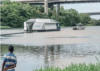  ?? F.E. ?? The Ocean Cleanup es un soporte para saneamient­o de ríos.