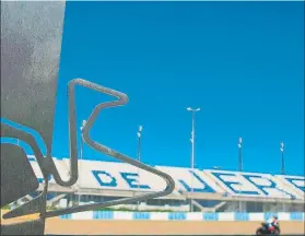  ?? FOTO: CIRCUITO DE JEREZ ?? Gradas vacías en el GP de España Los pilotos echan de menos a los fans