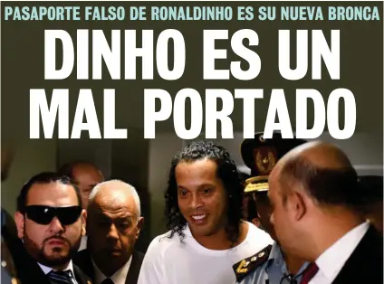  ?? NORBERTO DUARTE ?? La polémica sigue por donde ande a Ronaldinho. Foto: AFP