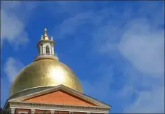  ?? MATT STONE — BOSTON HERALD ?? The State House dome shines brilliantl­y on April 8, 2022in Boston, Massachuse­tts.