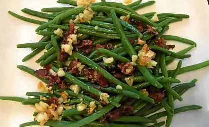  ??  ?? French Beans with Garlic Butter and Bacon
