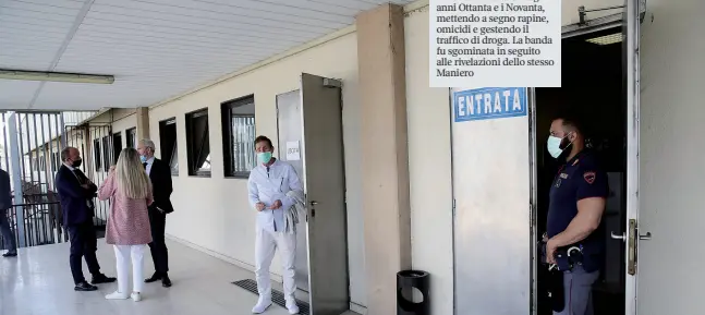  ??  ?? Avvocati con la mascherina L’ingresso dell’aula bunker di Mestre, ieri mattina in occasione dell’udienza del processo ai casalesi di Eraclea: avvocati e imputati con la mascherina per il rischio contagio