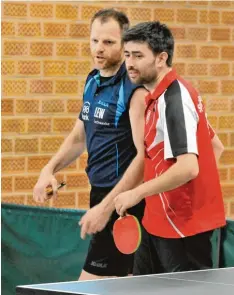  ?? Foto: Andreas Lode ?? Von Vaterfreun­den beflügelt hielt Westheims Alexander Granovskiy (rechts) selbst Post Spitzenspi­eler Oliver Gamm nieder.