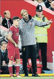  ?? PAUL ELLIS / AFP ?? Coutinho y Jürgen Klopp, anoche