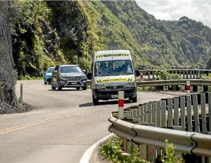  ?? PHOTO: DAVID UNWIN/FAIRFAX NZ ?? One of the 15 vehicles seen to cross the double yellow lines was a health shuttle.