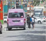  ?? JAIME LLERA /LA PRENSA ?? Esta camioneta trasladó a votantes