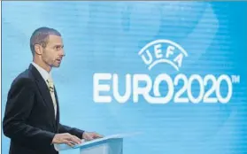  ?? FOTO: EFE ?? Aleksander Ceferin, presidente de la UEFA, aplaude la “solidarida­d” de tod el fútbol