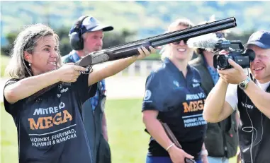  ?? PHOTOS: PETER MCINTOSH ?? Aim and shoot. . . Tracey Dulieu, of Christchur­ch, takes part in clay target shooting during filming of New Zealand television show Adventure Allstars in Roxburgh yesterday.