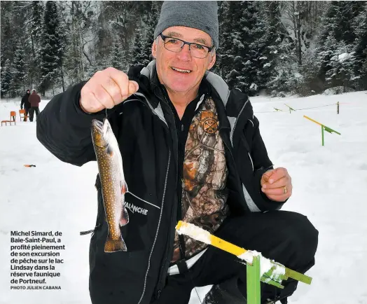  ?? PHOTO JULIEN CABANA ?? Michel Simard, de Baie-saint-paul, a profité pleinement de son excursion de pêche sur le lac Lindsay dans la réserve faunique de Portneuf.