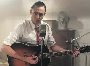  ?? SONY PICTURES CLASSICS ?? Despite his superb portrayal of Hank Williams, Tom Hiddleston is largely left to contemplat­e what might have been had I Saw the Light not floundered in its storytelli­ng.