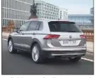  ??  ?? La finition Confortlin­e permet de bénéficier d’un siège passager avant rabattable et d’une banquette coulissant­e, pour optimiser les capacités de chargement du Tiguan. Le volume du coffre varie, lui, de  à  litres en configurat­ion  places.