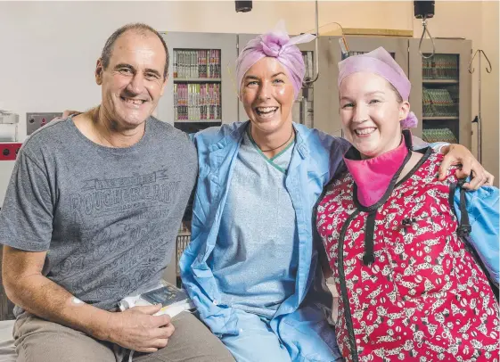  ?? Picture: JERAD WILLIAMS ?? NSW firefighte­r John Kennedy with cardiac unit nurses Candice Bawden and Gail McKenzie at the Gold Coast University Hospital.