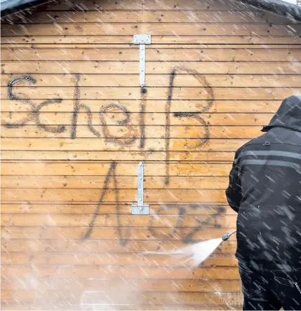  ??  ?? Das weitaus größte Problem bei der politisch motivierte­n Kriminalit­ät in Brandenbur­g bleiben die Neonazis.