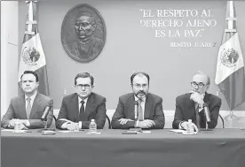 ??  ?? La delegación mexicana en Washington, encabezada por Luis Videgaray, Ildefonso Guajardo y Carlos Sada ■ Foto Notimex