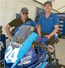  ?? BEJON HASWELL/ STUFF ?? Timaru rider Harry Parker astride his motorcycle, which blew a motor on Saturday. With him is Brent Garven who gave Parker a hand to get back racing on Sunday.