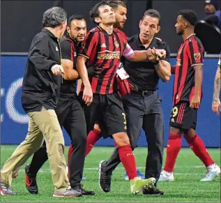  ?? HYOSUB SHIN / HYOSUB.SHIN@AJC.COM ?? Atlanta United defender Michael Parkhurst, walking off after hurting a shoulder in the Oct. 19 playoff victory, could be ready to return, but it was too early to tell Monday.