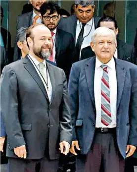  ?? MUÑOZ ?? Jaime Valls Esponda, secretario general de la ANUIES, con el presidente electo, Andrés Manuel López Obrador/ERNESTO