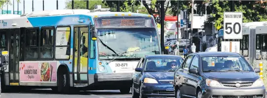  ?? JOHN MAHONEY ?? The 467 St-Michel bus was among those that saw the biggest dip in ridership, something that appears to be stagnant or on the decline in all major North American cities.