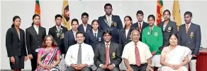  ??  ?? Front row L - R : General Manager of General Insurance, Shani Ranasinghe, Director/CEO Jude Fernando, President, Sri Lanka Athletics Associatio­n Sugath Thilakarat­ne, Secretary of the Athletics Associatio­n, Sunimal Rupasinghe and CCO Dayalanie...