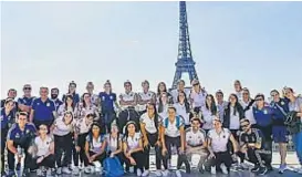  ?? (AFA) ?? De paseo por París. En la mañana de ayer, la selección argentina femenina de fútbol recorrió la capital francesa. A la tarde, se entrenó.